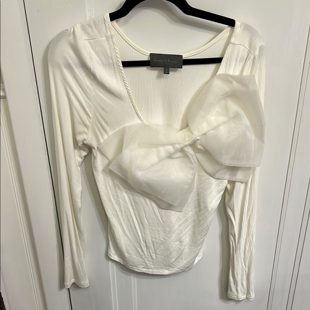 ANTHROPOLOGIE Elegant White Top with Bow Detail M